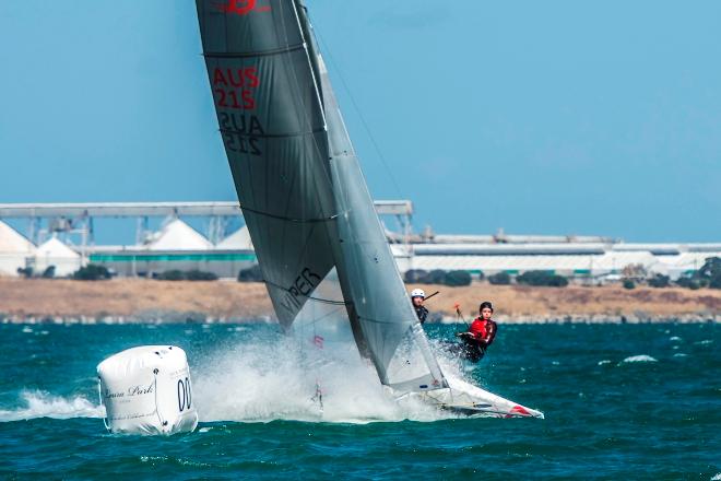 Day 3 – Claire Campbell and James Moeller capsize - Viper World Championships © Tom Smeaton